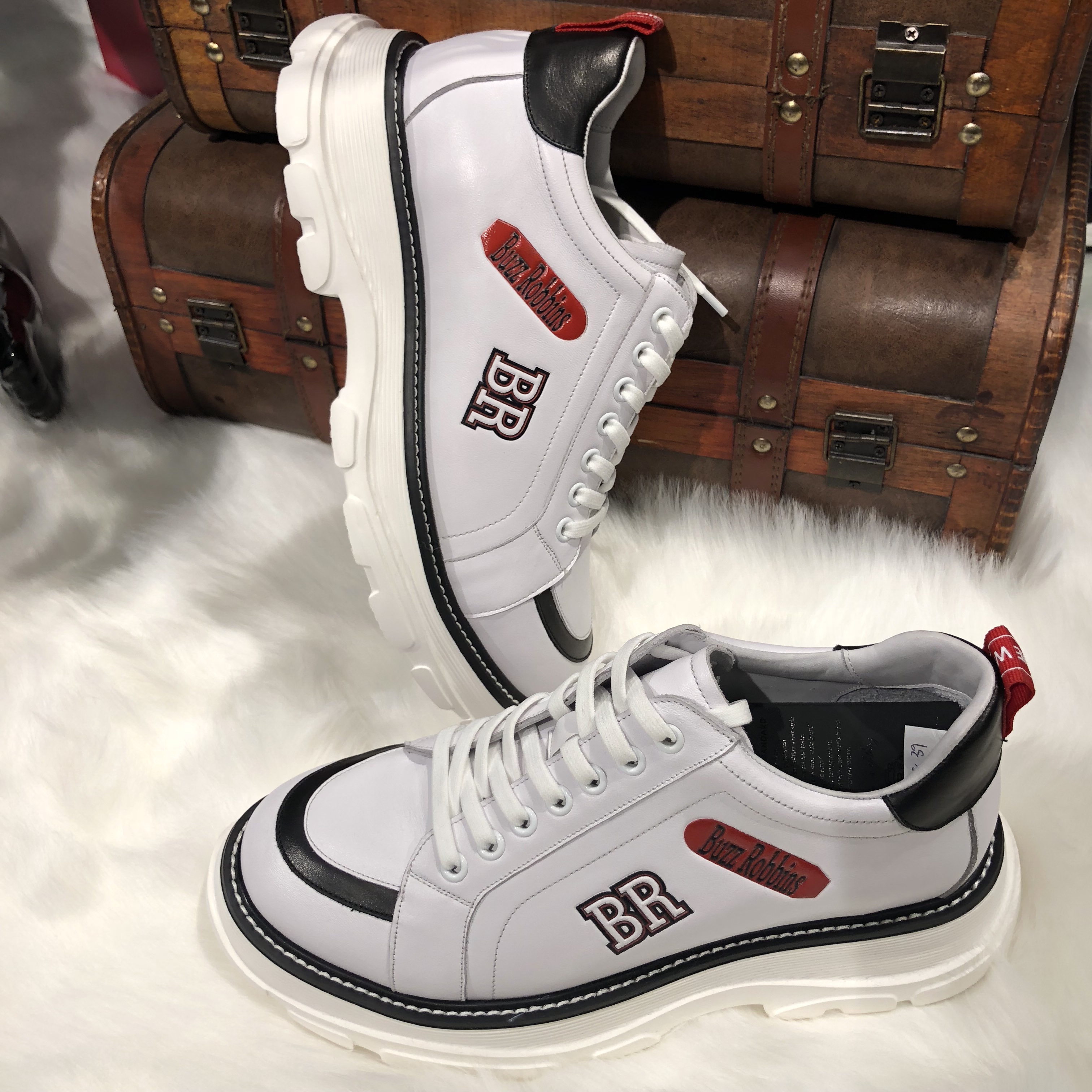 男式板鞋实物图