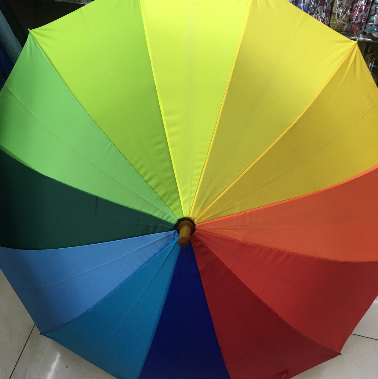 At 60 cm and 12k, a rainbow will bloom by itself when touched