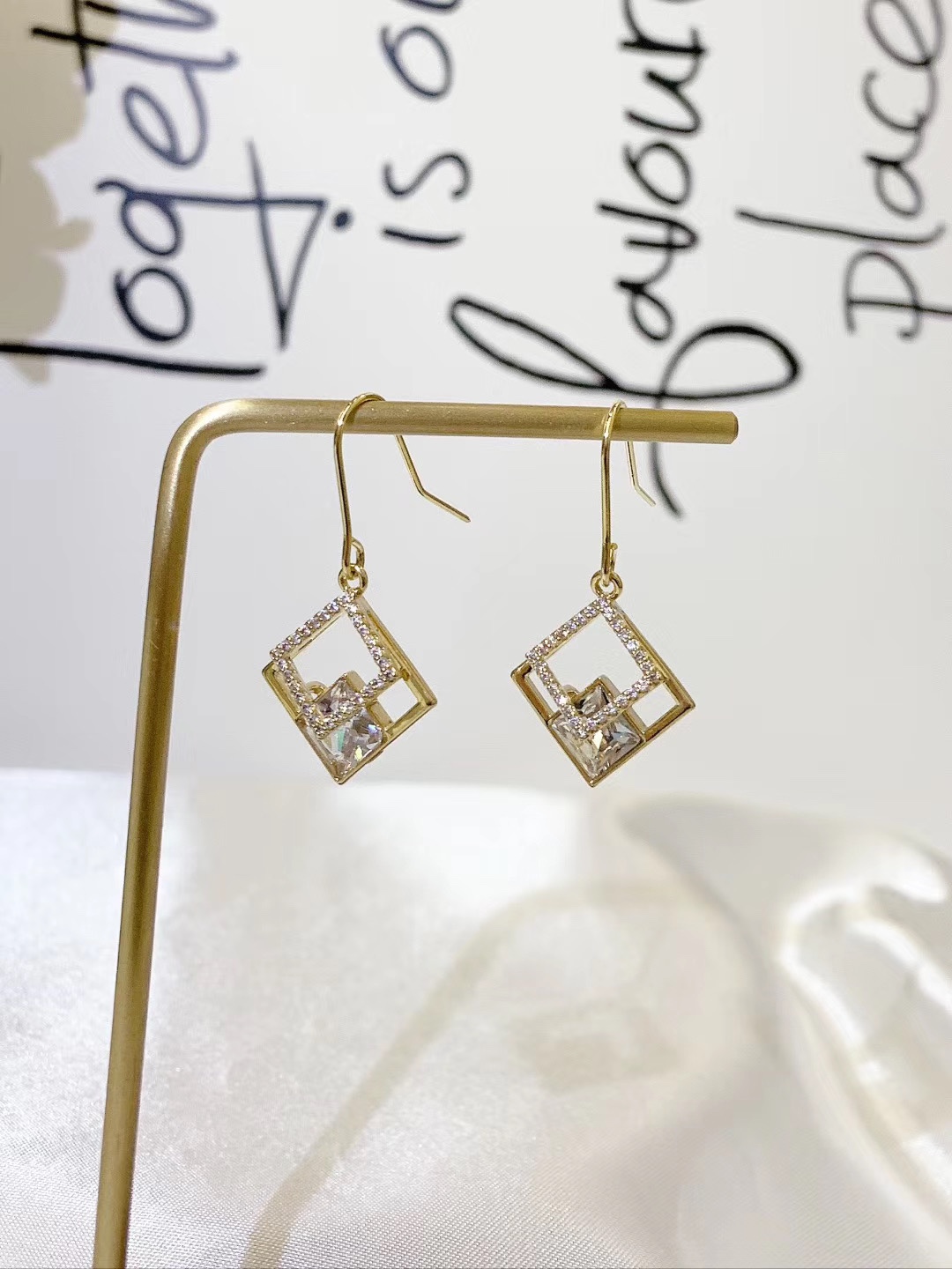 Korean style simple and fashionable earrings details Picture