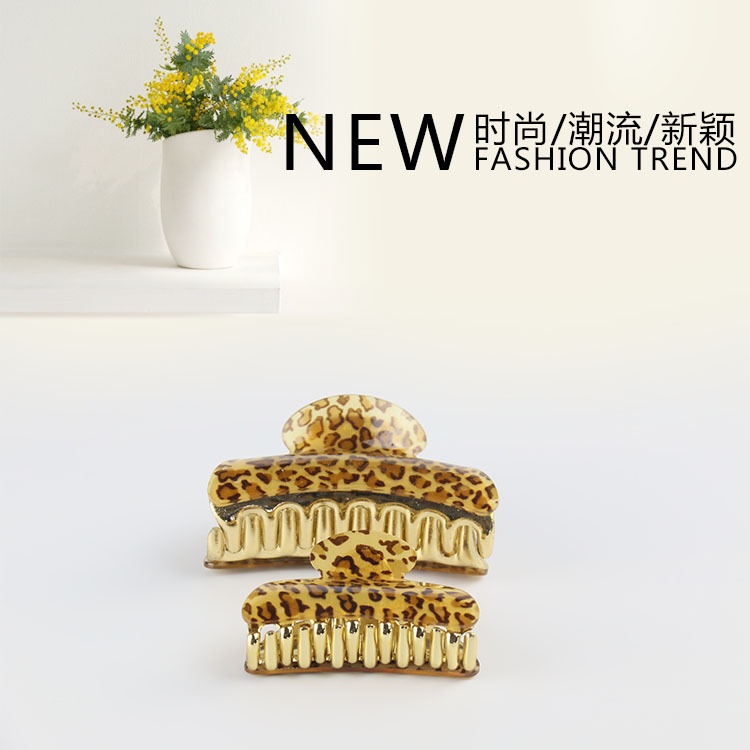 Korean minimalist acrylic hair clips, leopard print hair clips, hair fixing accessories in multiple specifications Application Scenario