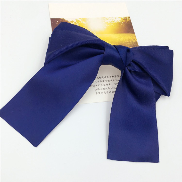 The black bow hair band and Korean hair accessory worn by celebrities are cute and versatile. The hair tie and hair clip are sweet and girlish undefined