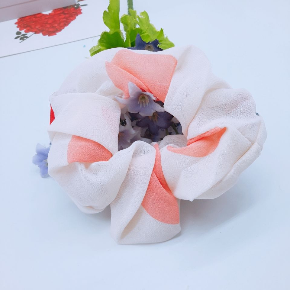 Plaid pig colon scrunchie Floral colon ring jennie Headdress Headtie Hair accessory Simple girls all tie hair tie Application Scenario