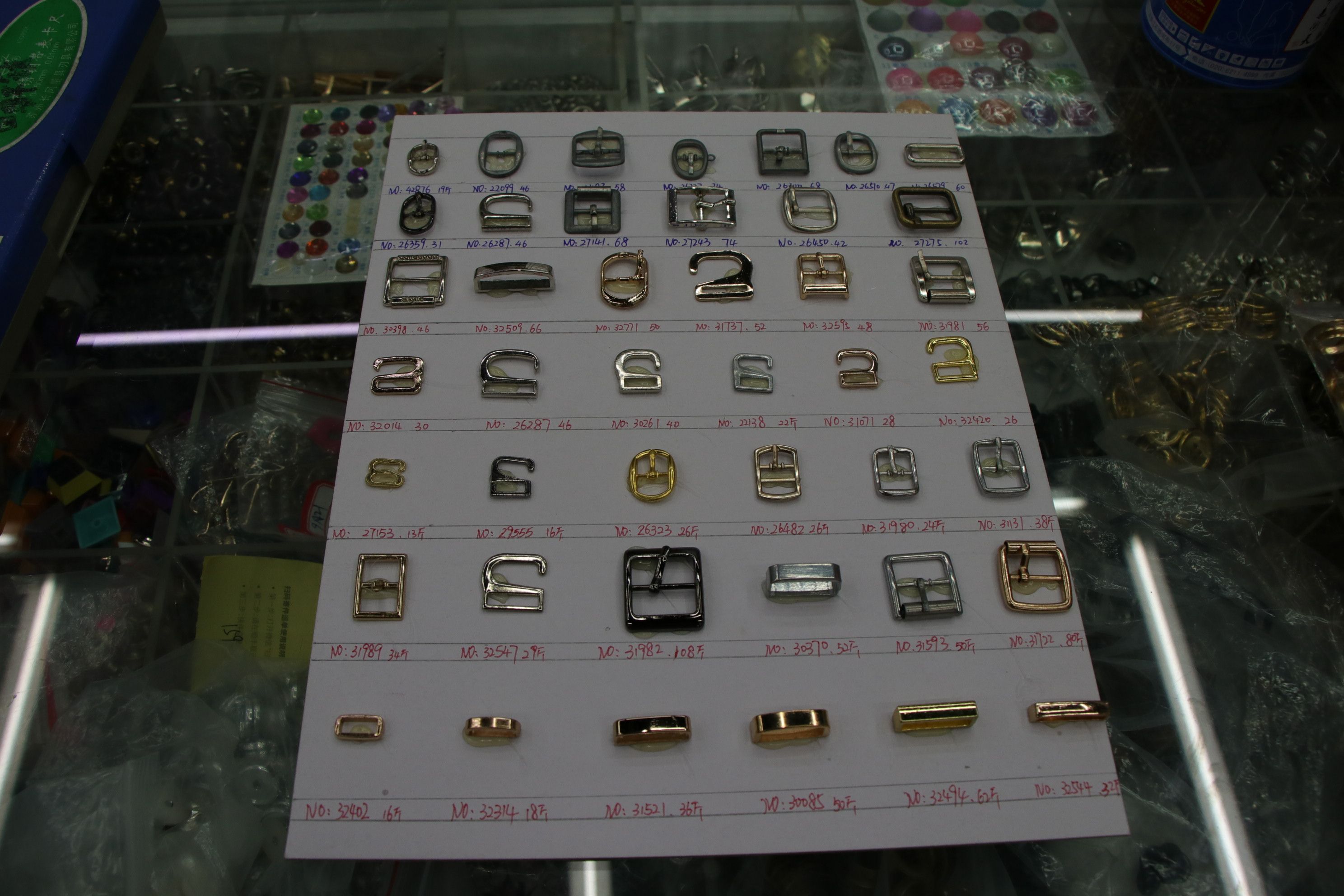 We supply various zinc alloy shoe buckles. Custom orders based on samples are welcome detail image 3
