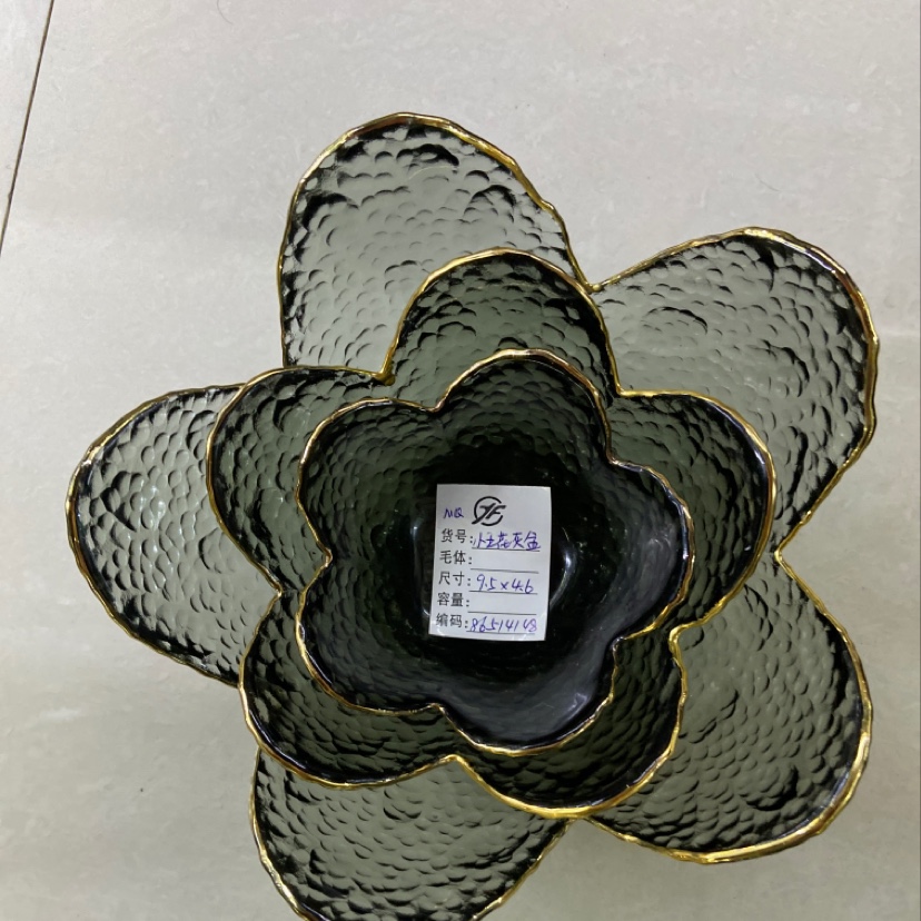 Small five-petal grey Nordic style Ins style gilt glass tableware creative scallop dish dessert salad bowl thumbnail