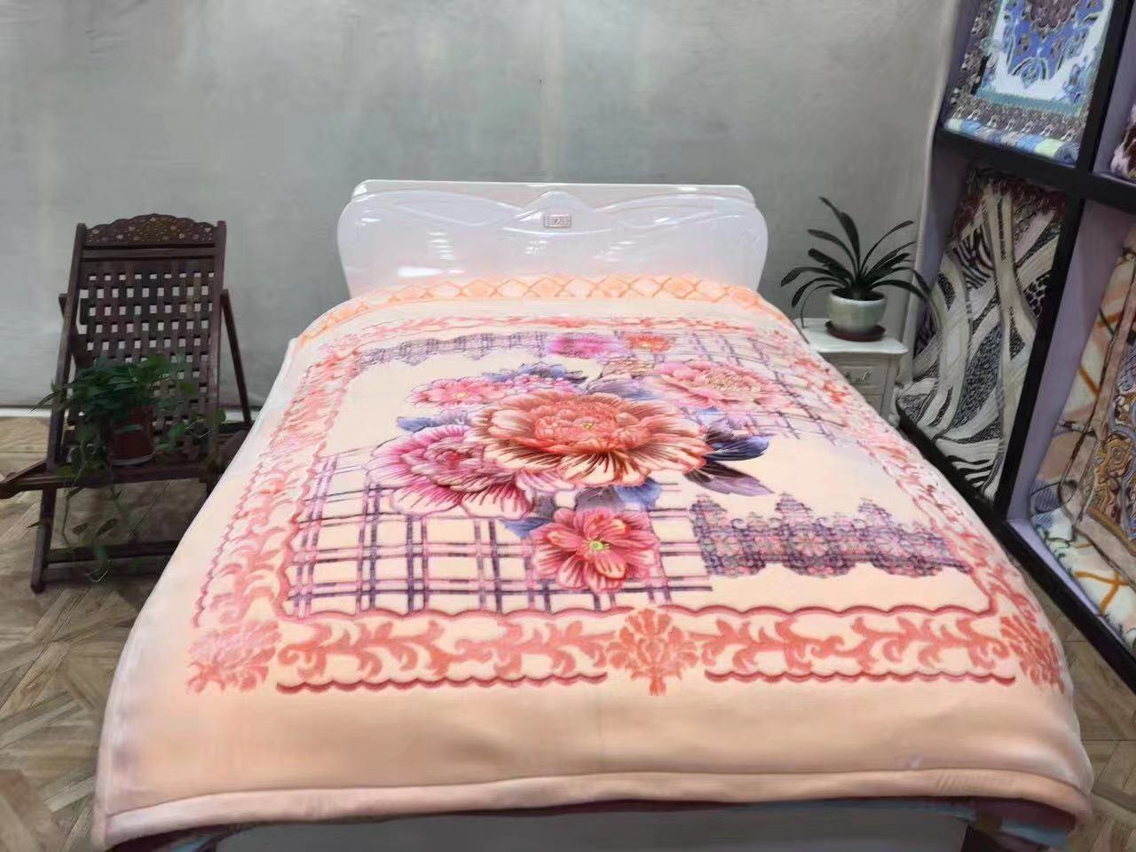 Yiwu Good Goods Manufacturers New Thick Raschel Blanket Wedding Bed Products Super Soft Blanket Double Blanket Item Picture