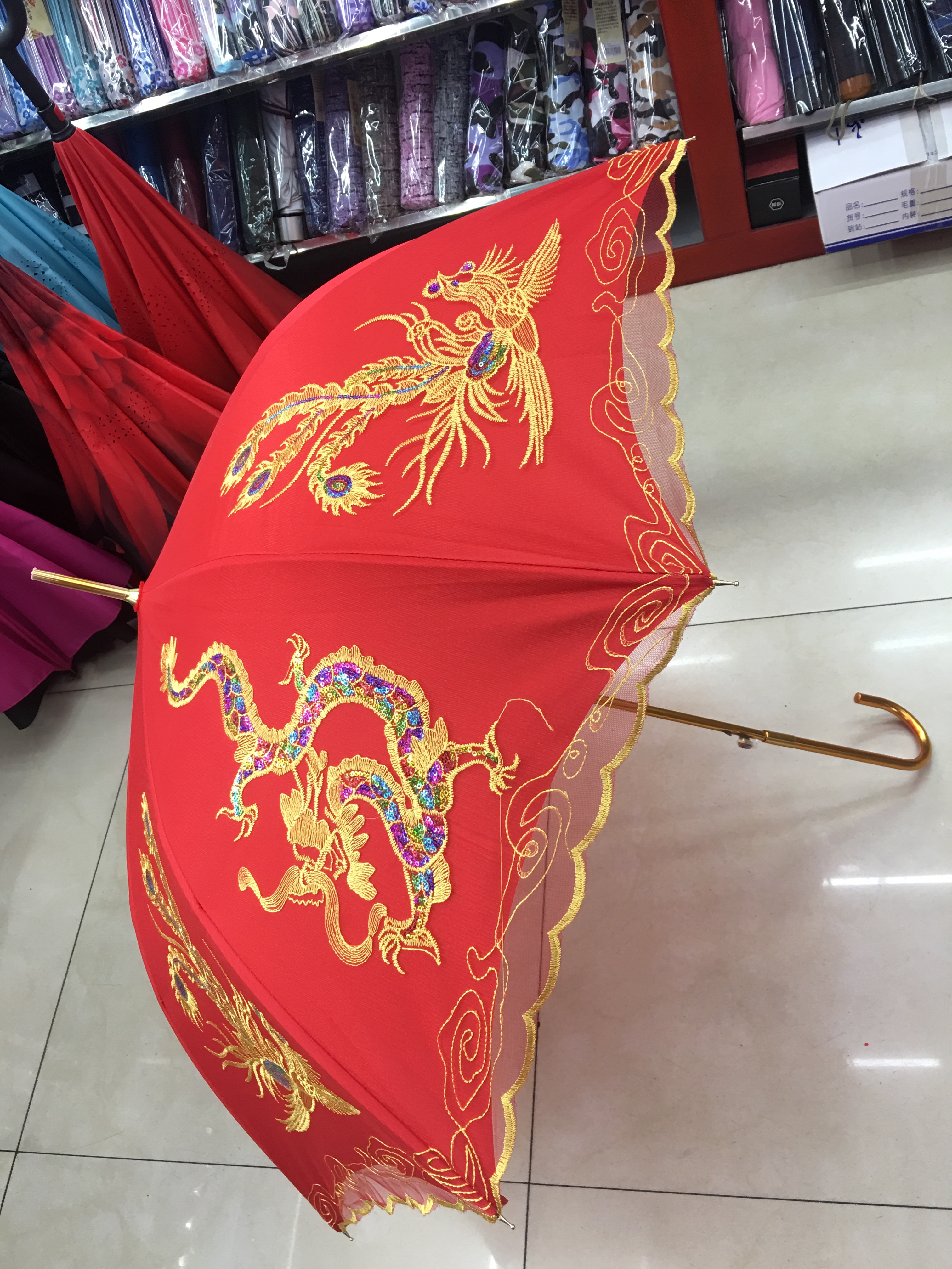 The 58-centimeter embroidered bridal umbrella of the national trend is in the style of Jackie Chan details Picture