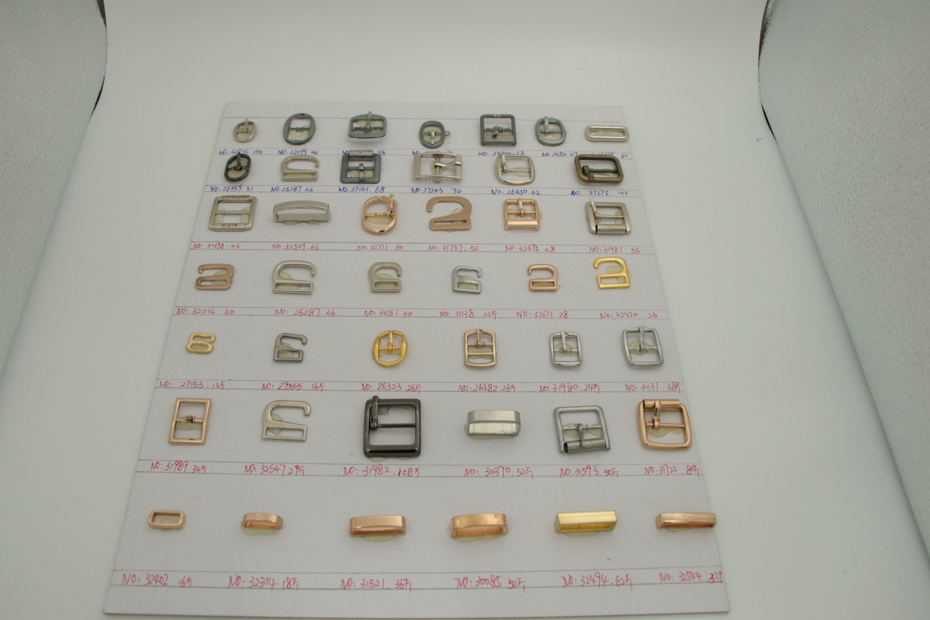 We supply various zinc alloy shoe buckles. Custom orders based on samples are welcome detail image 1