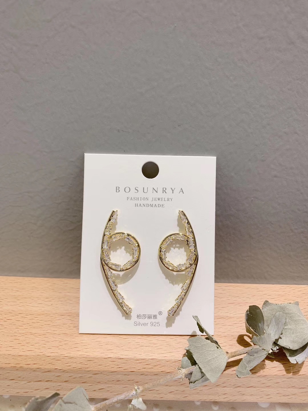 Trendy earrings Specification image