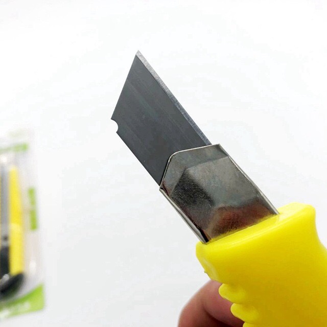 卡装美工刀加刀片产品图