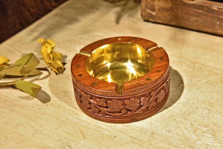 菩提木雕花嵌铜烟缸4产品图