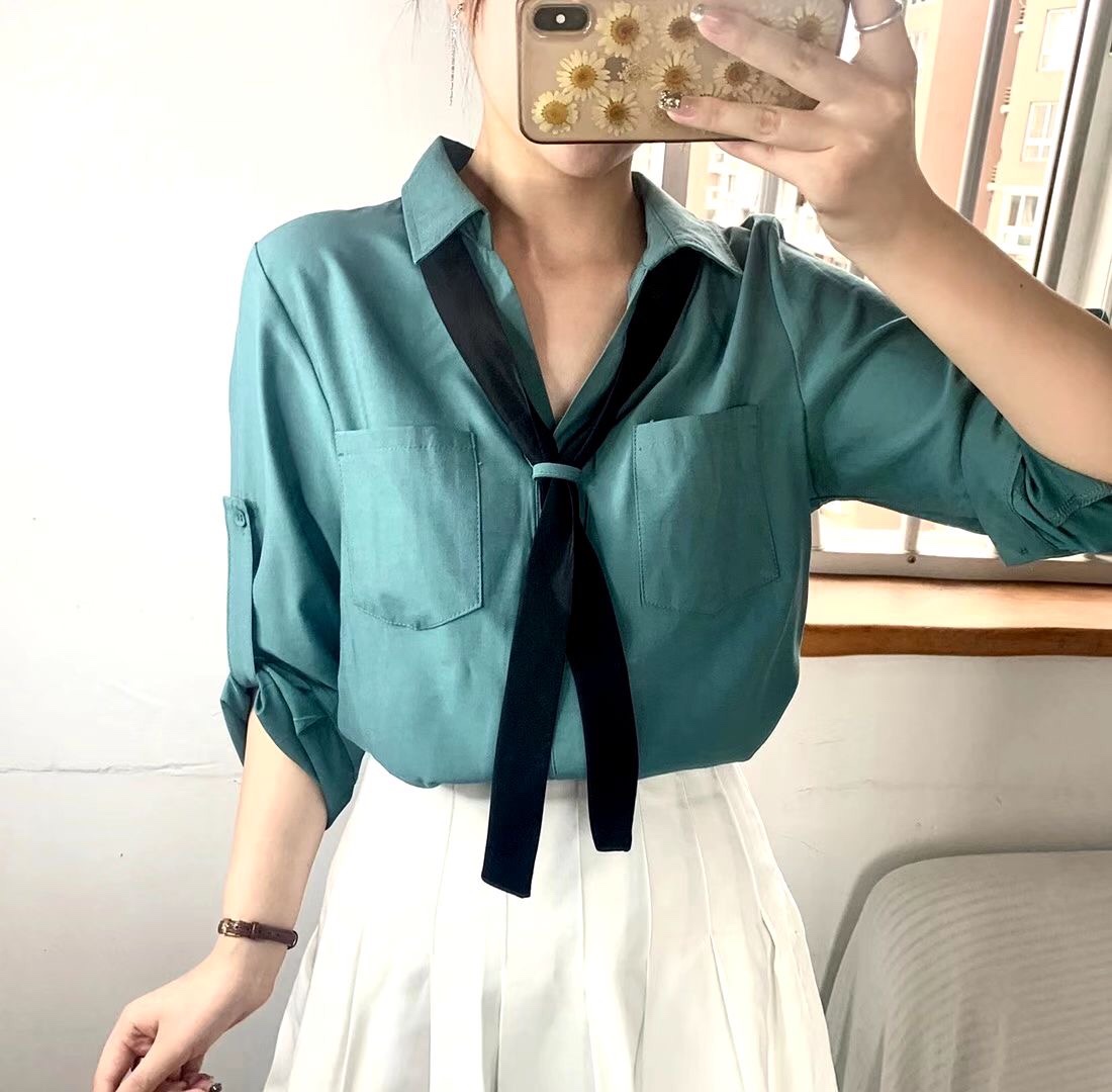 围巾衬衫白底实物图