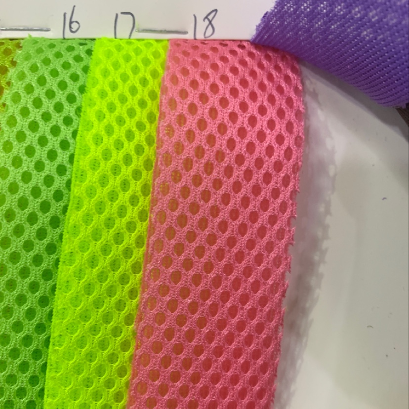 厂家直销热销新款皮革大量现货高中低档箱包沙发鞋材面料加厚三明治18产品图