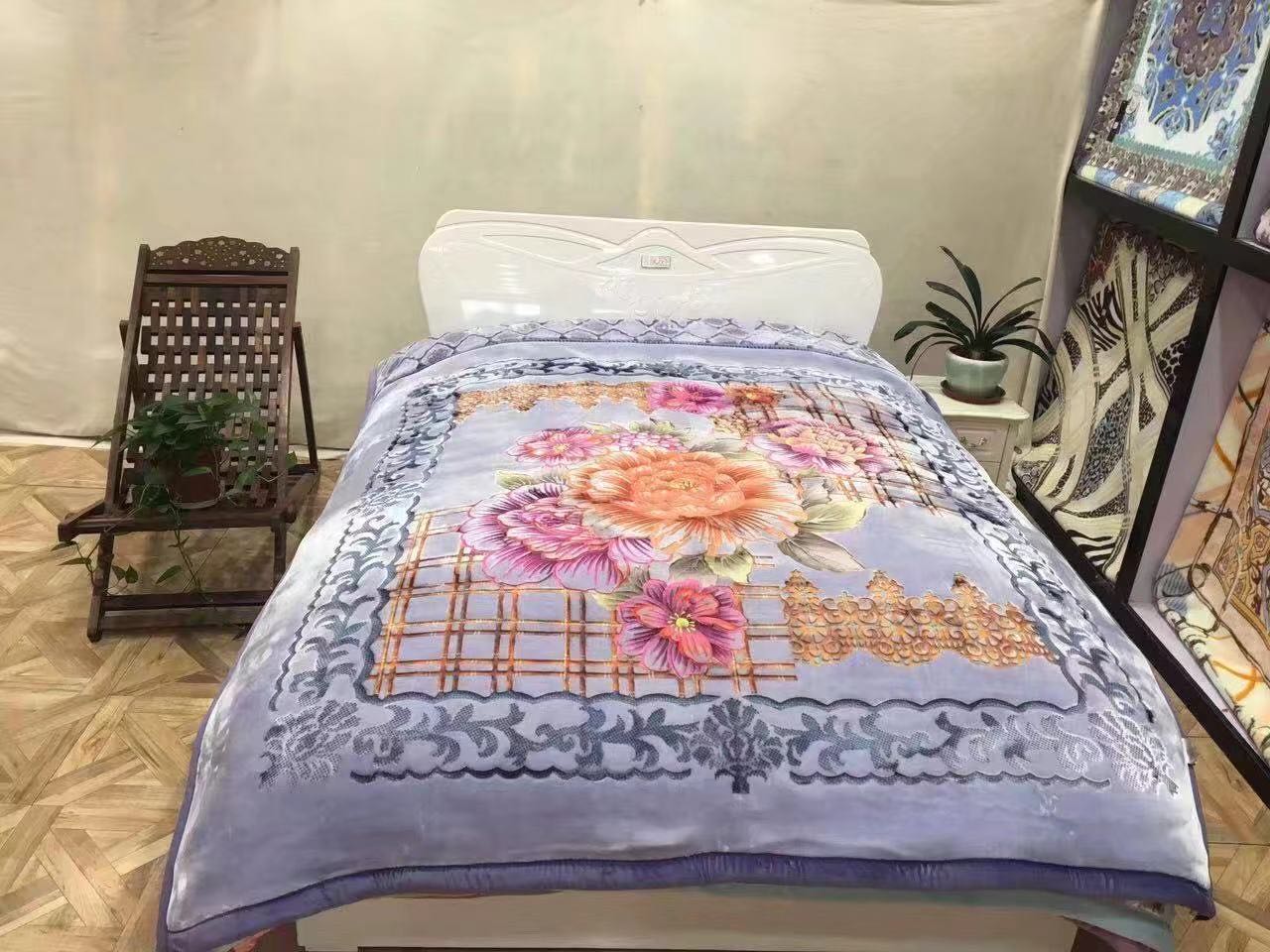 Yiwu Good Goods Manufacturers New Thick Raschel Blanket Wedding Bed Products Super Soft Blanket Double Blanket Application Scenario