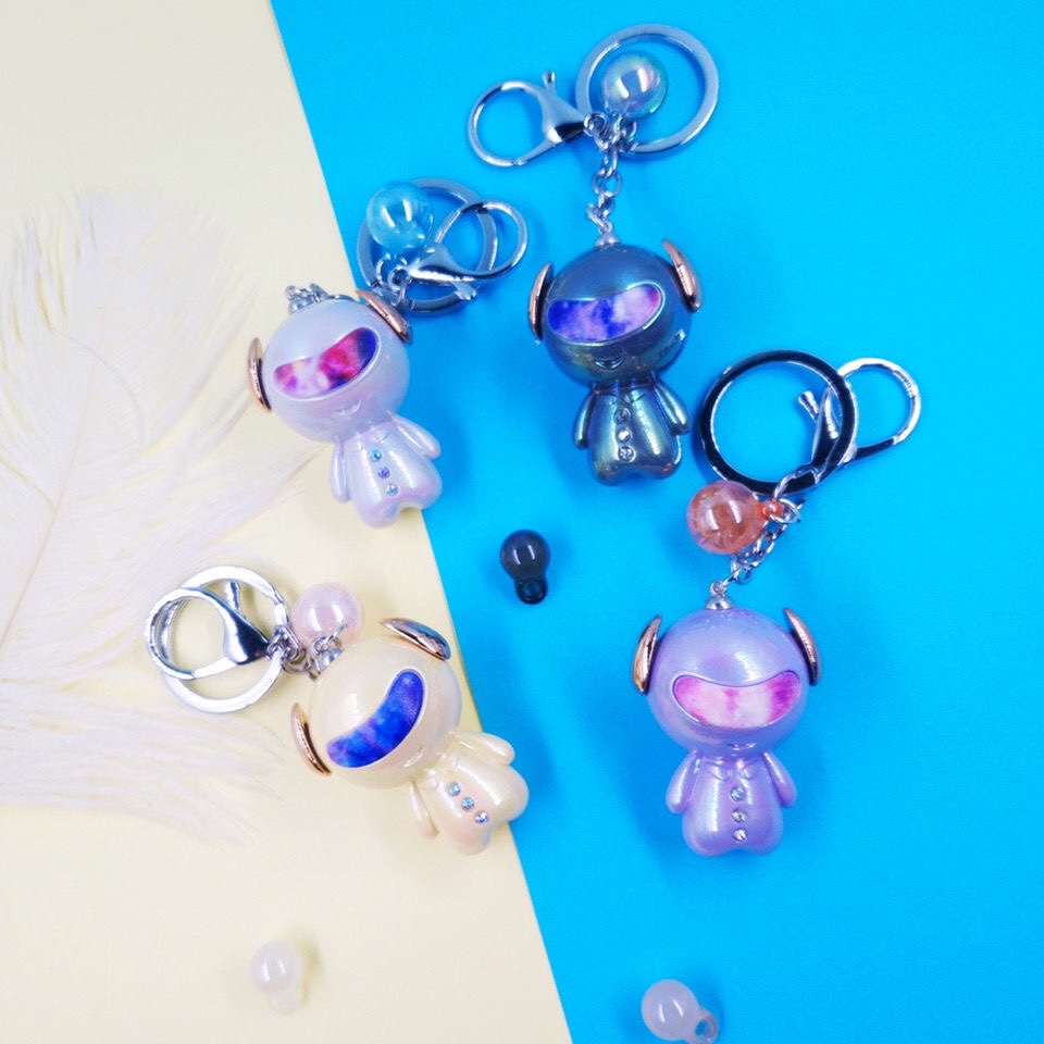 Cartoon alien robot keychain acrylic pendant Creative magic car pendant couple bag pendant