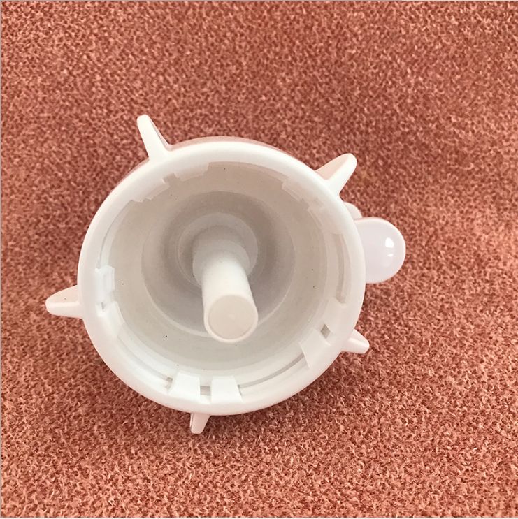 Manufacturers direct sales buckle type water nozzle wholesale conventional barrel water support accessories drinking bucket duck beak faucet full figure