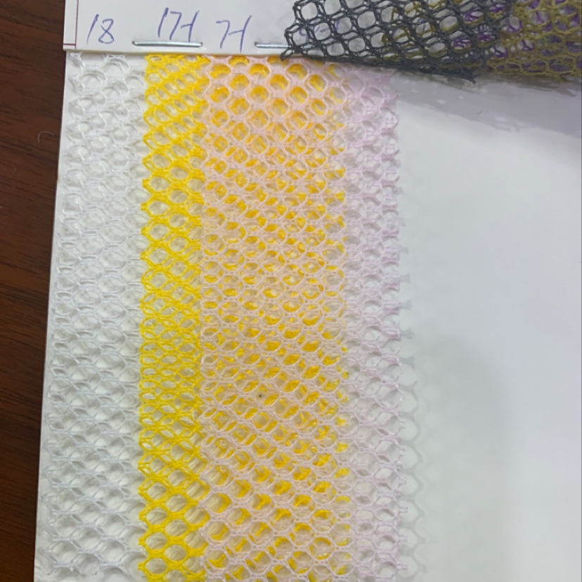 厂家直销热销新款皮革大量现货高中低档箱包沙发鞋材面料六角网7-1产品图