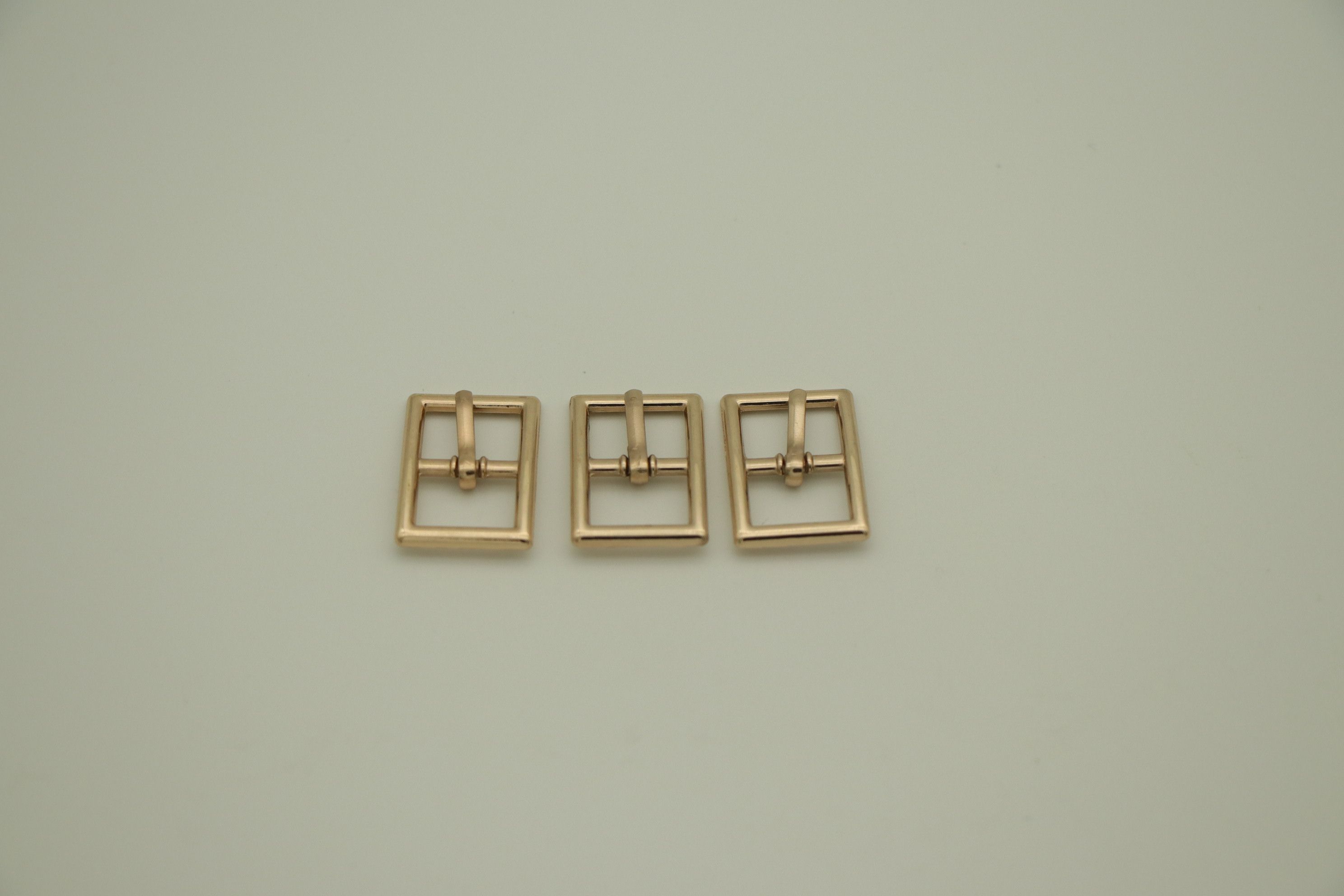 We supply various zinc alloy shoe buckles. Custom orders based on samples are welcome detail image 4