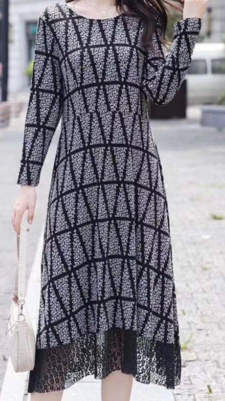The new black and gray plaid flowers popular fashion vanguard trend classic stable atmosphere noble durable details Picture