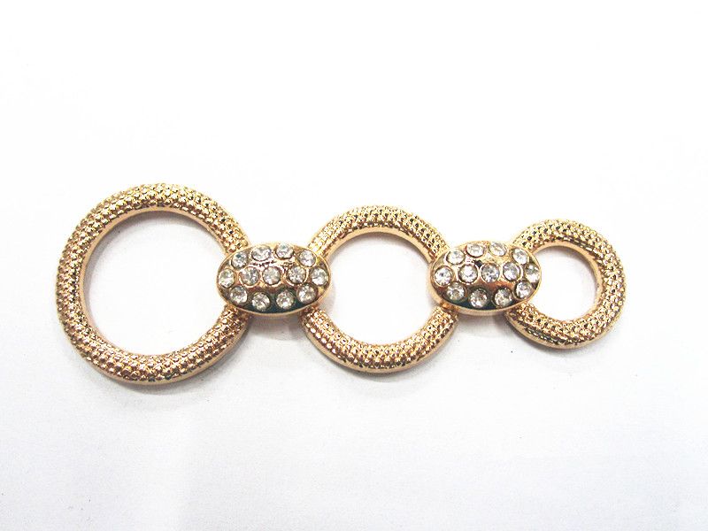 We offer a wide range of shoe and bag buckles in various styles