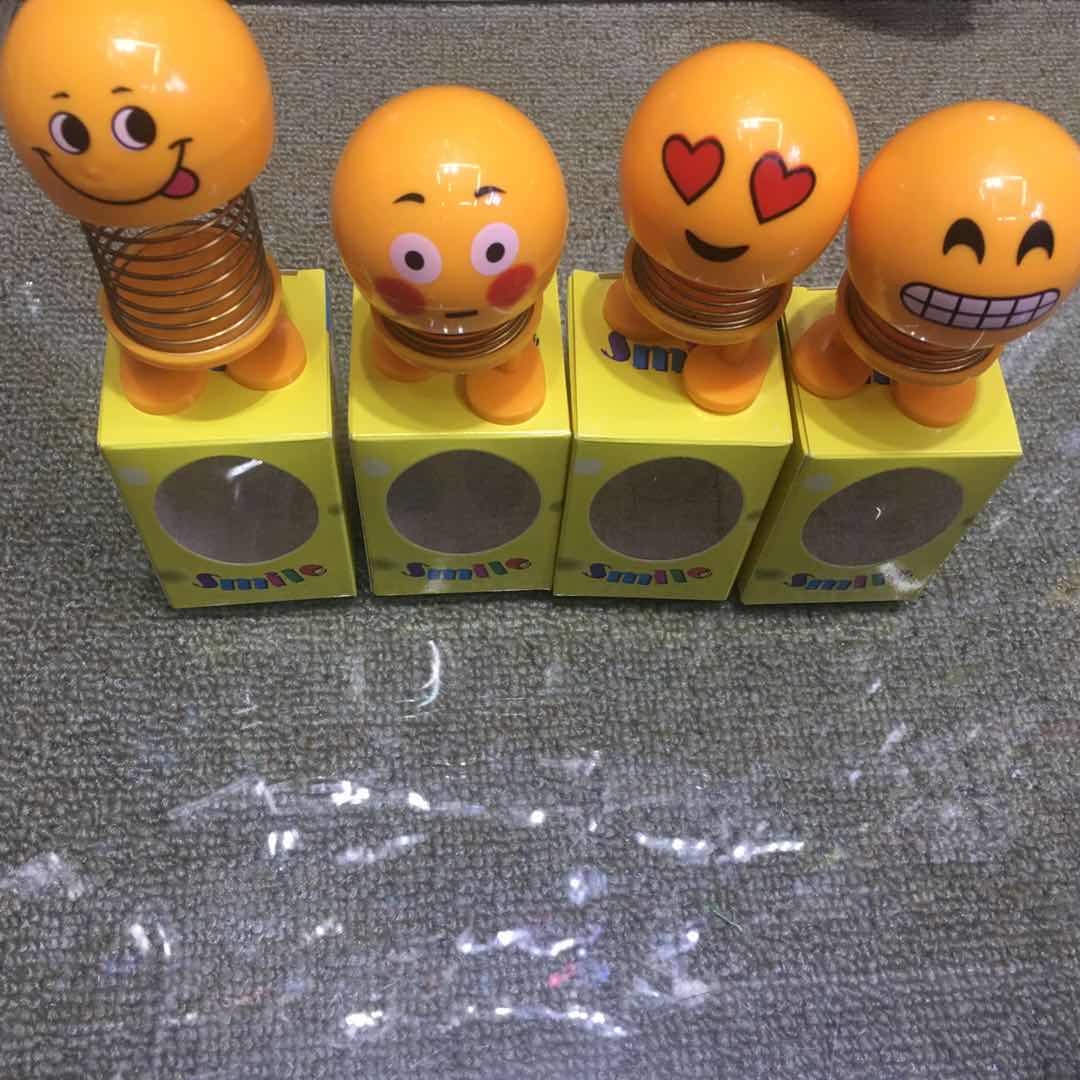 Pretty Stress Relief Emoji Bobblehead Cartoon Personality Car Decoration Car Spring Smiley Jewelry Application Scenario