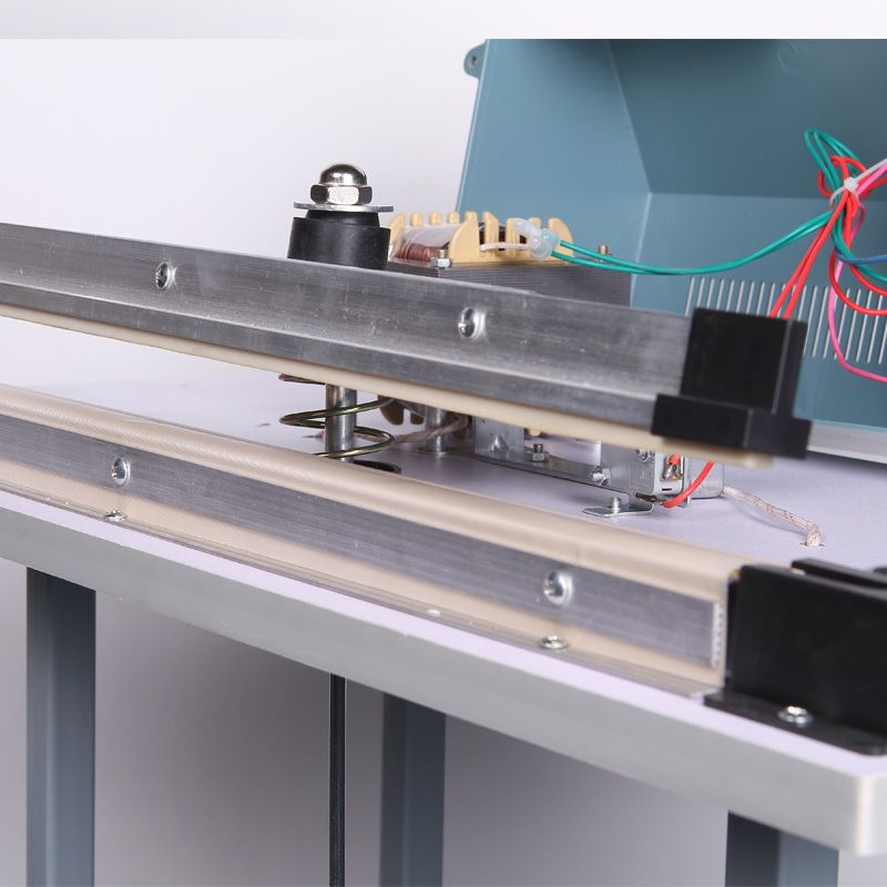 300 foot-operated sealing machine, plastic film sealing and cutting machine details Picture