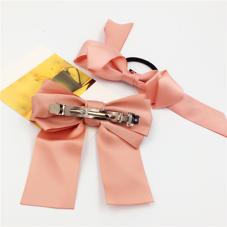 The black bow hair band and Korean hair accessory worn by celebrities are cute and versatile. The hair tie and hair clip are sweet and girlish undefined