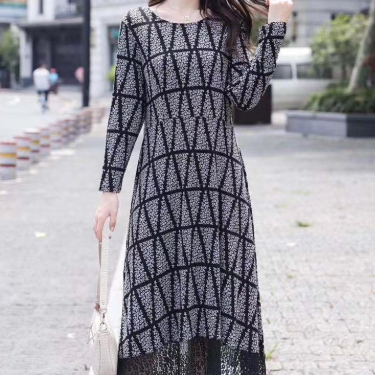 The new black gray plaid flower fashion vanguard trend classic stable atmosphere noble durable full figure