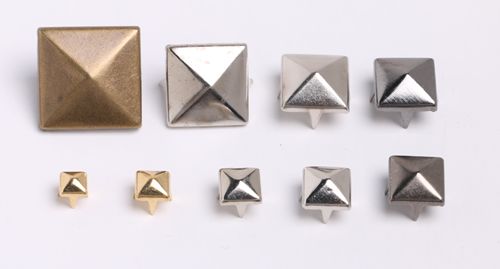 Factory direct sales of various square and round four-claw beads in stock