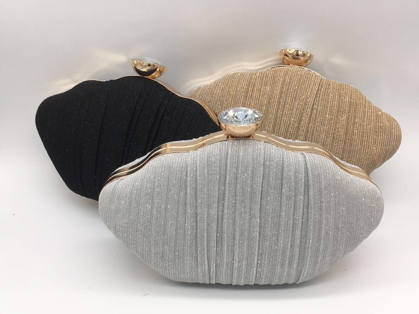 High-End Crinkle Clutch Dinner Bag Bridal Gown Bag details Picture