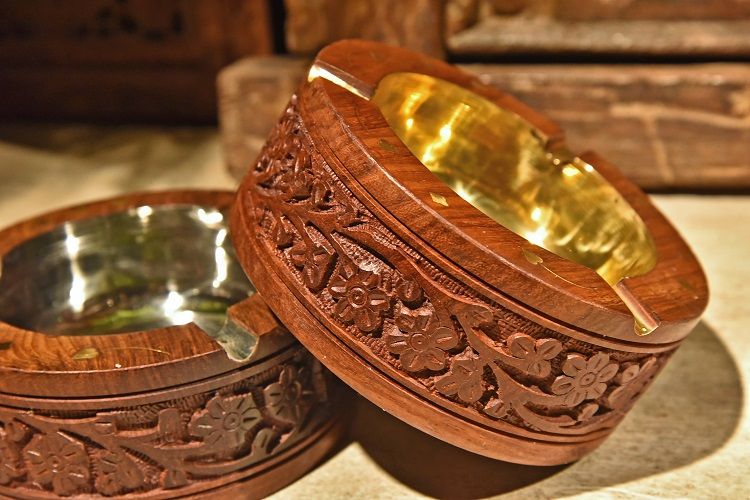 家用烟灰缸实物图