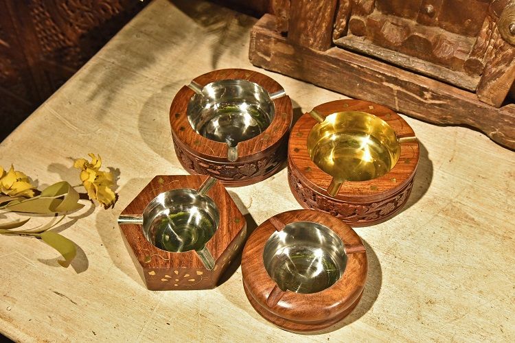 菩提木雕花嵌铜烟缸4细节图