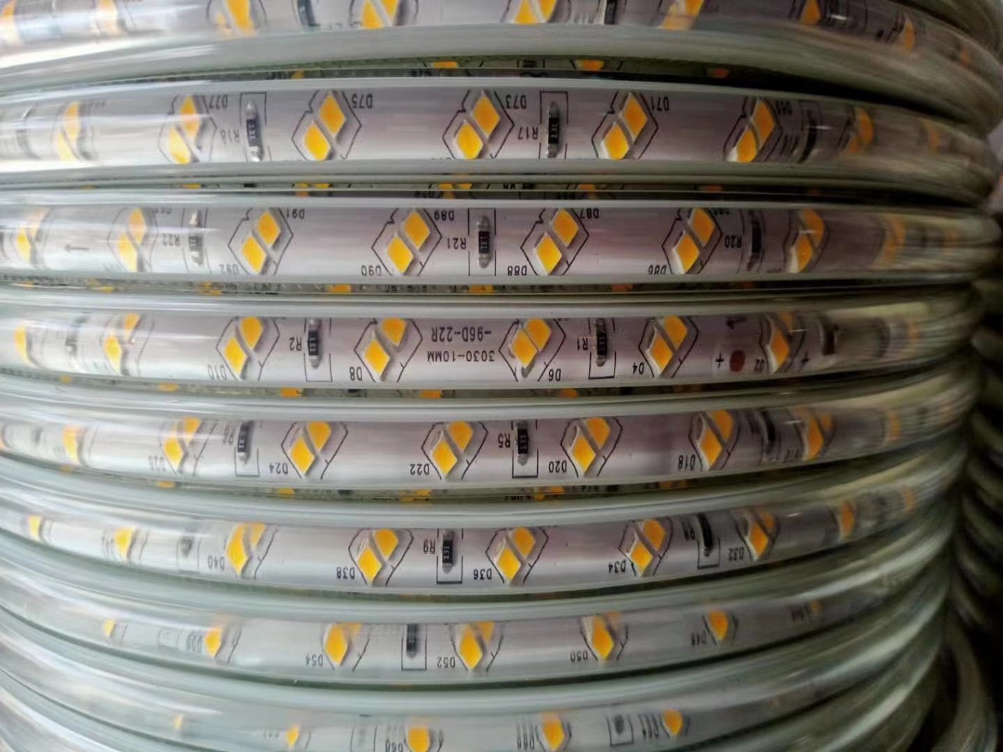 LED灯带220V 2835（96灯）斜排100米细节图