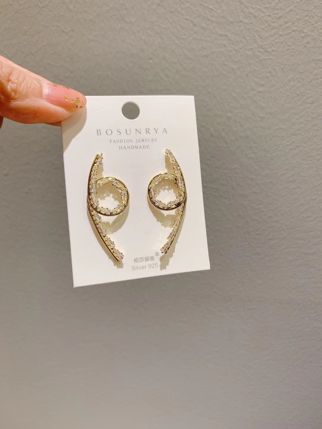 Trendy earrings details Picture