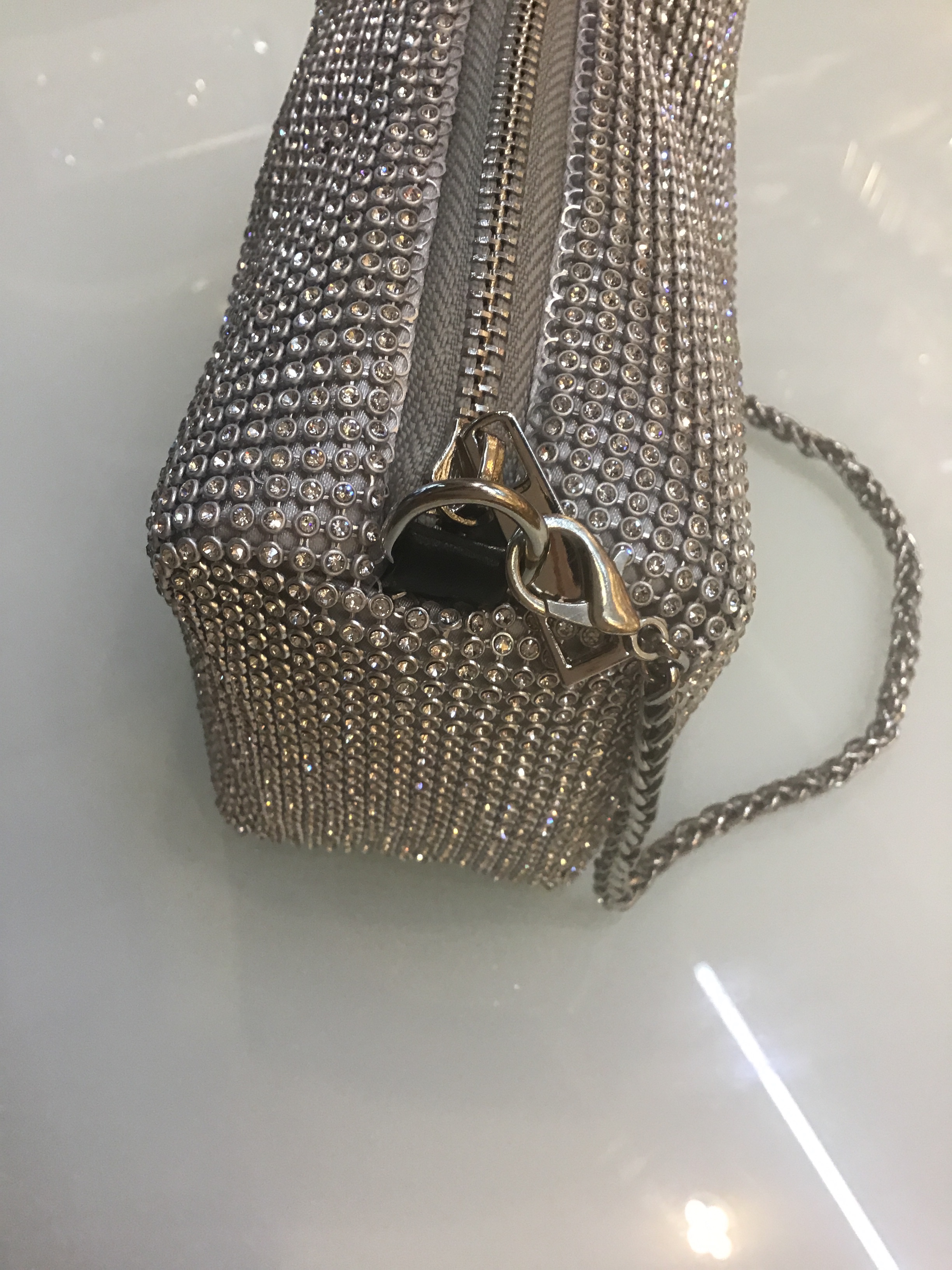 Hand-Made Hand Crossbody Bag With Aluminum And Diamond For Women Dinner Evening Dress Bag Application Scenario