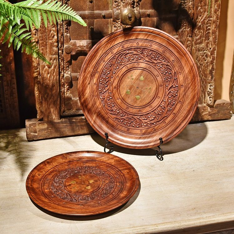 The Indian Bodhi wood carvings with edge flowers and round trays are large