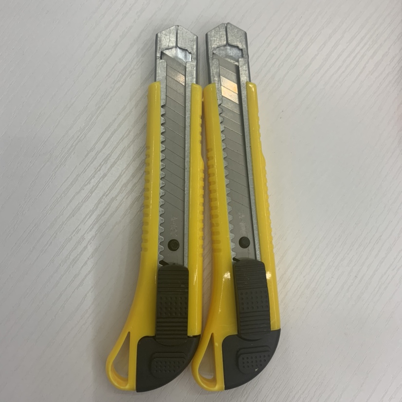 Box cutter, wallpaper knife, paper cutter, manual push box cutter