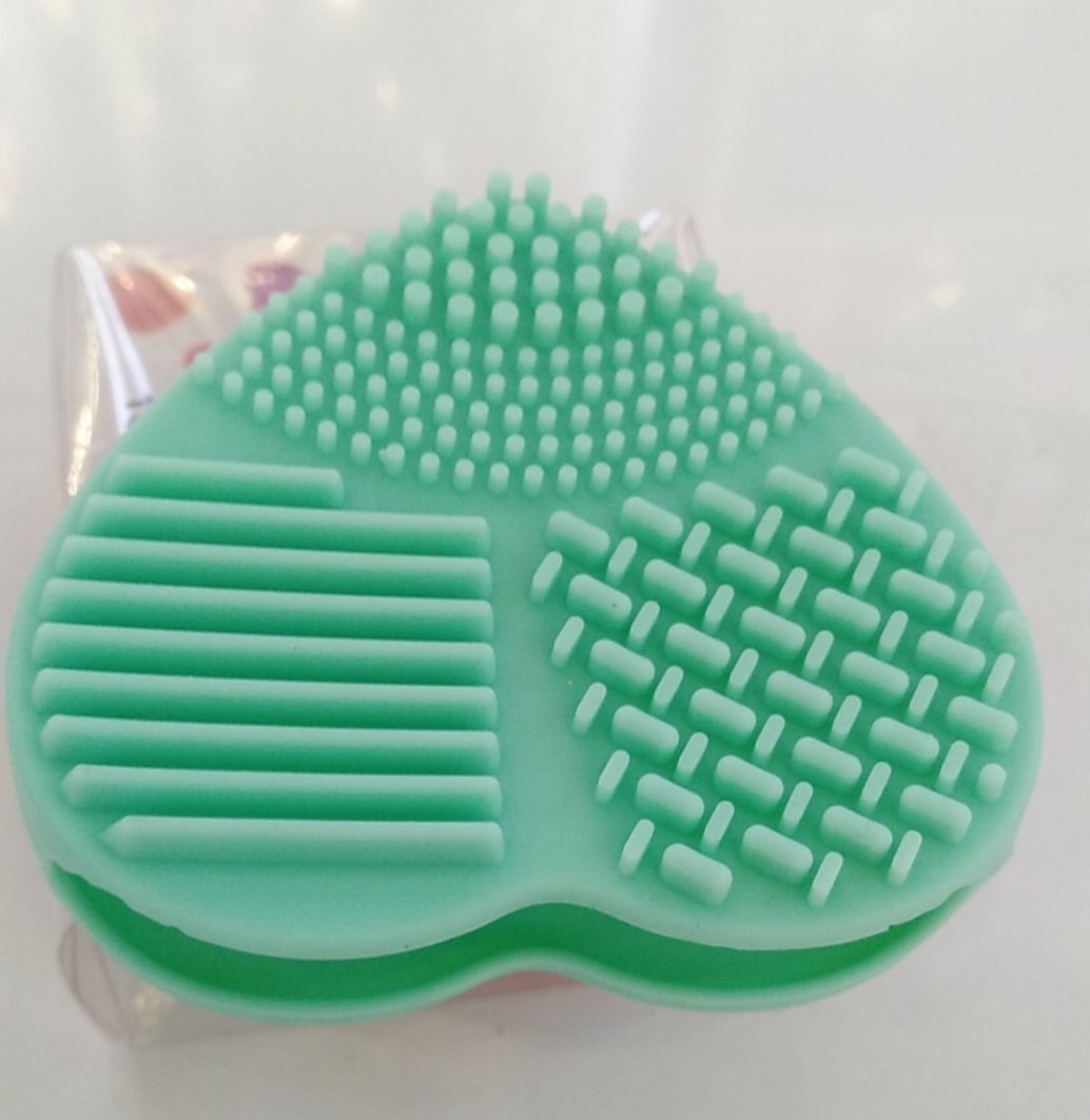 Heart-shaped face wash brush mixed in green, purple and pink
