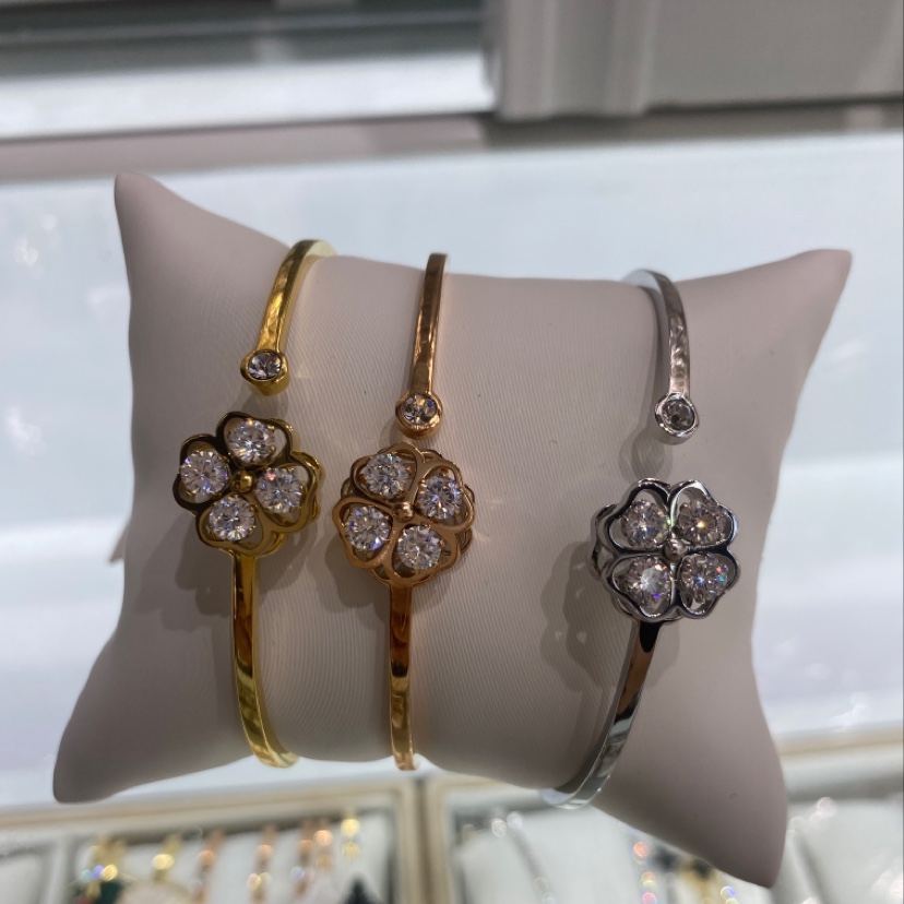 Zircon bracelet with rotating color retention electroplating is a live-streaming bestseller in a simple style