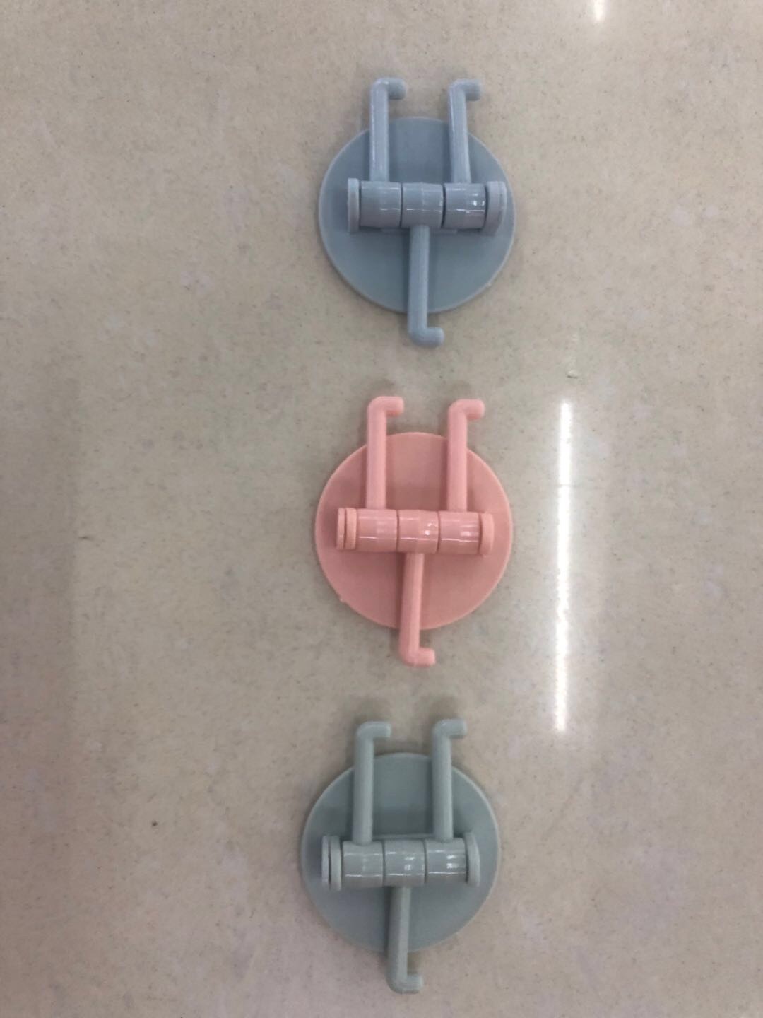 Factory direct sales of plastic colored hooks details Picture