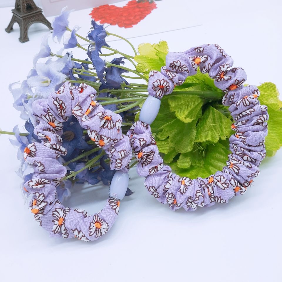 The new French-style sweet pig intestine hair band from Japan and South Korea is small and ethereal, with a forest-themed checkered flower hair tie detail image 4