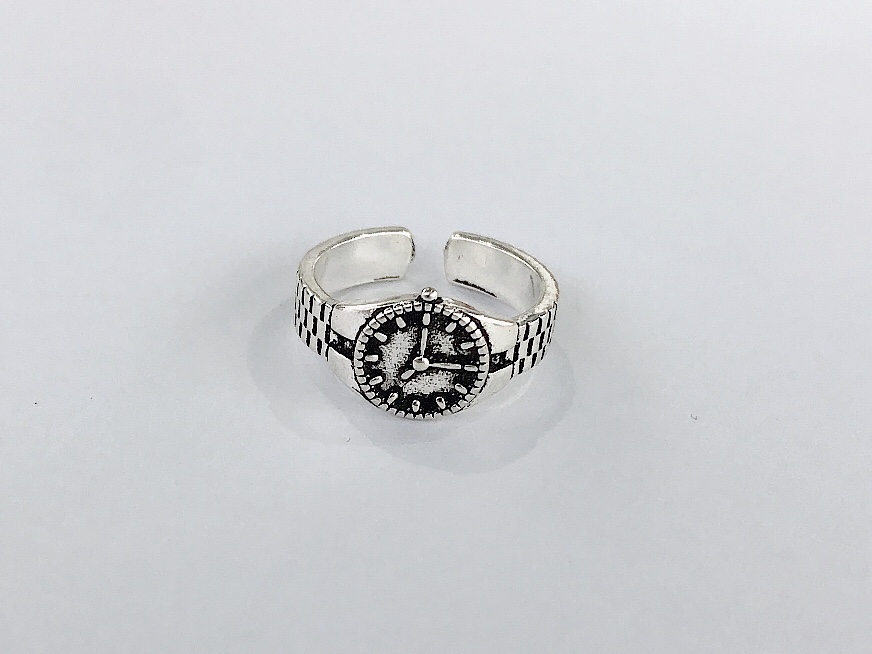 The ring for men and women is fashionable, individualistic, trendy, cold style, niche design, retro opening, and is a popular single index finger ring from Xinmingyang Application Scenario