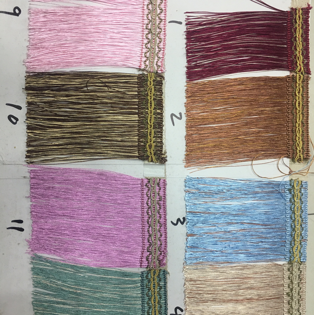 An 8-shaped beard arrangement