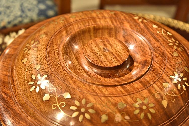 菩提木嵌铜圆形储物盒 小细节图