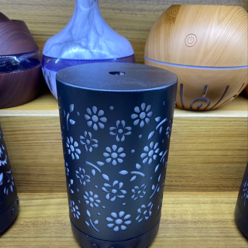 柱型黑色小花纹加湿器