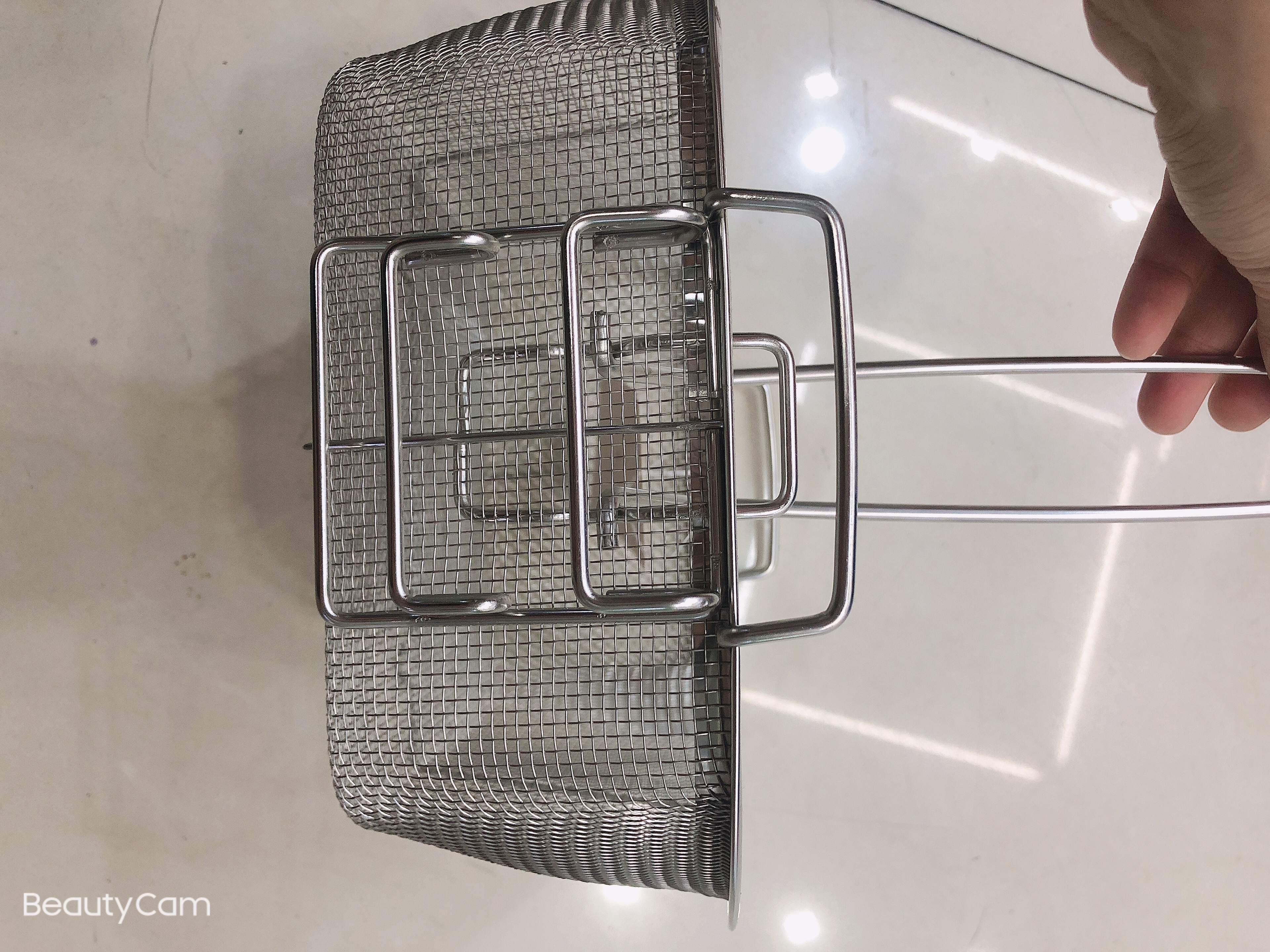 A small square frying basket Specification image