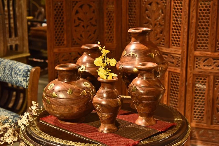 菩提木酒坛式嵌铜花瓶 中