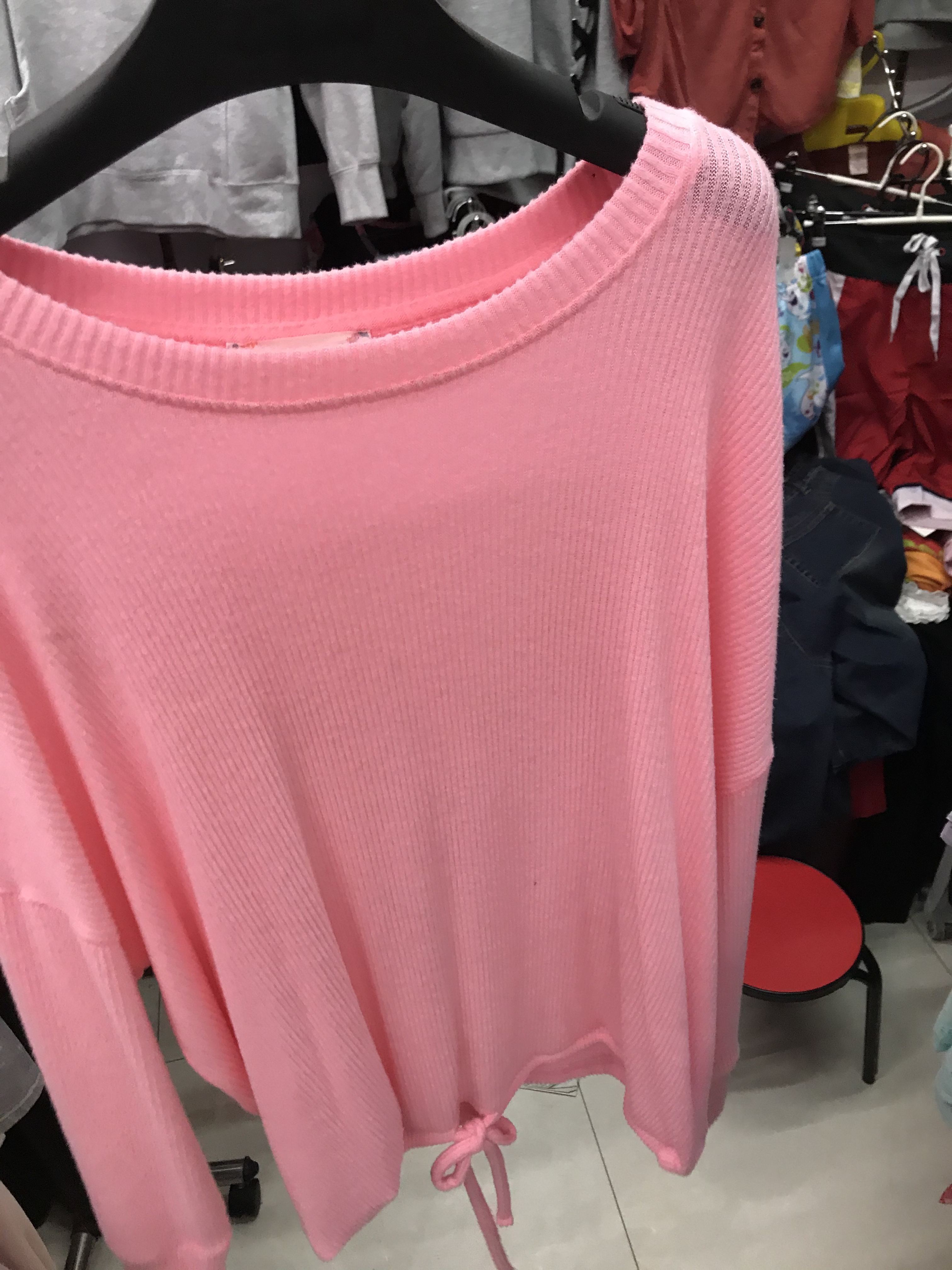 Women's pink clothes details Picture