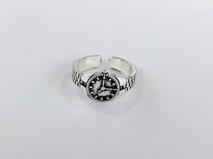 The ring for men and women is fashionable, individualistic, trendy, cold style, niche design, retro opening, and is a popular single index finger ring from Xinmingyang