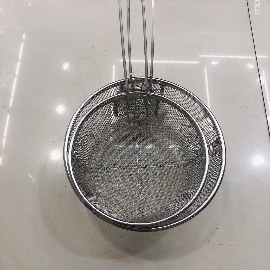 Steel-handled round frying basket