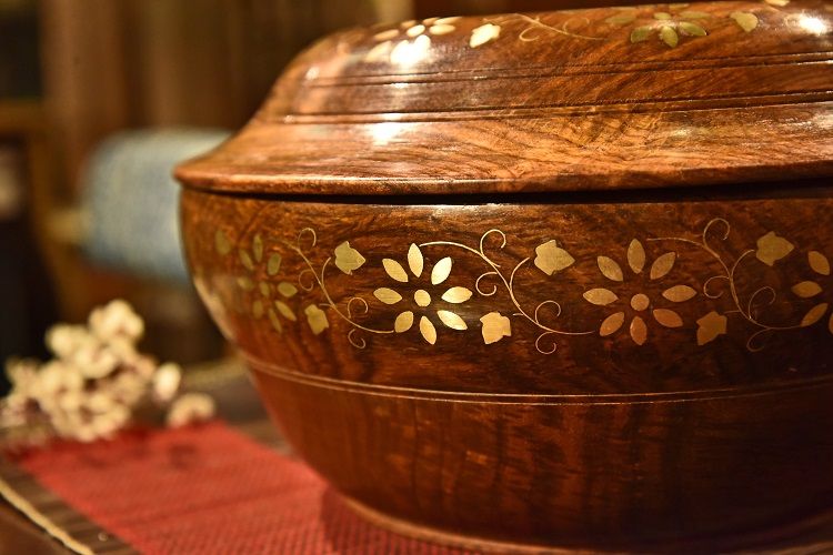 菩提木嵌铜圆形储物盒 小白底实物图